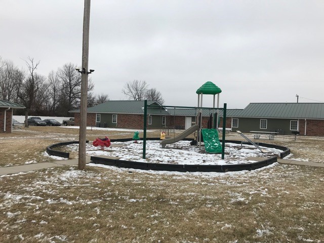 Apple Glen Apartments in Columbus, KS - Building Photo