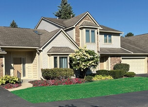 Covington Club Luxury Homes in Farmington Hills, MI - Building Photo - Building Photo