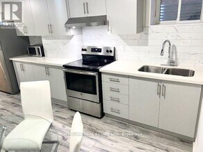 6421 Donway Dr in Mississauga, ON - Building Photo - Building Photo