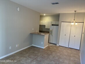 13703 Richmond Park Dr N in Jacksonville, FL - Building Photo - Building Photo
