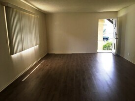 180 N Vermont Ave, Unit 2D in Glendora, CA - Building Photo