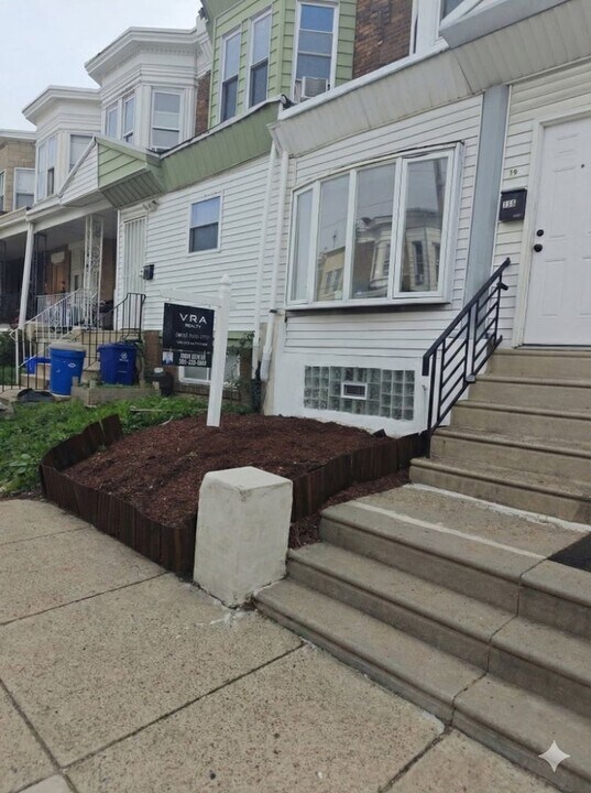 156 W Albanus St in Philadelphia, PA - Foto de edificio