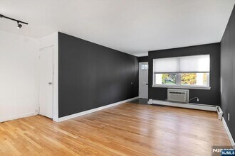 53 Regency in Ramsey, NJ - Building Photo - Building Photo