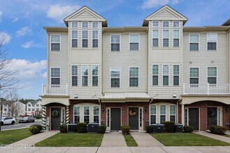 43 Jake Dr in Tinton Falls, NJ - Building Photo - Building Photo