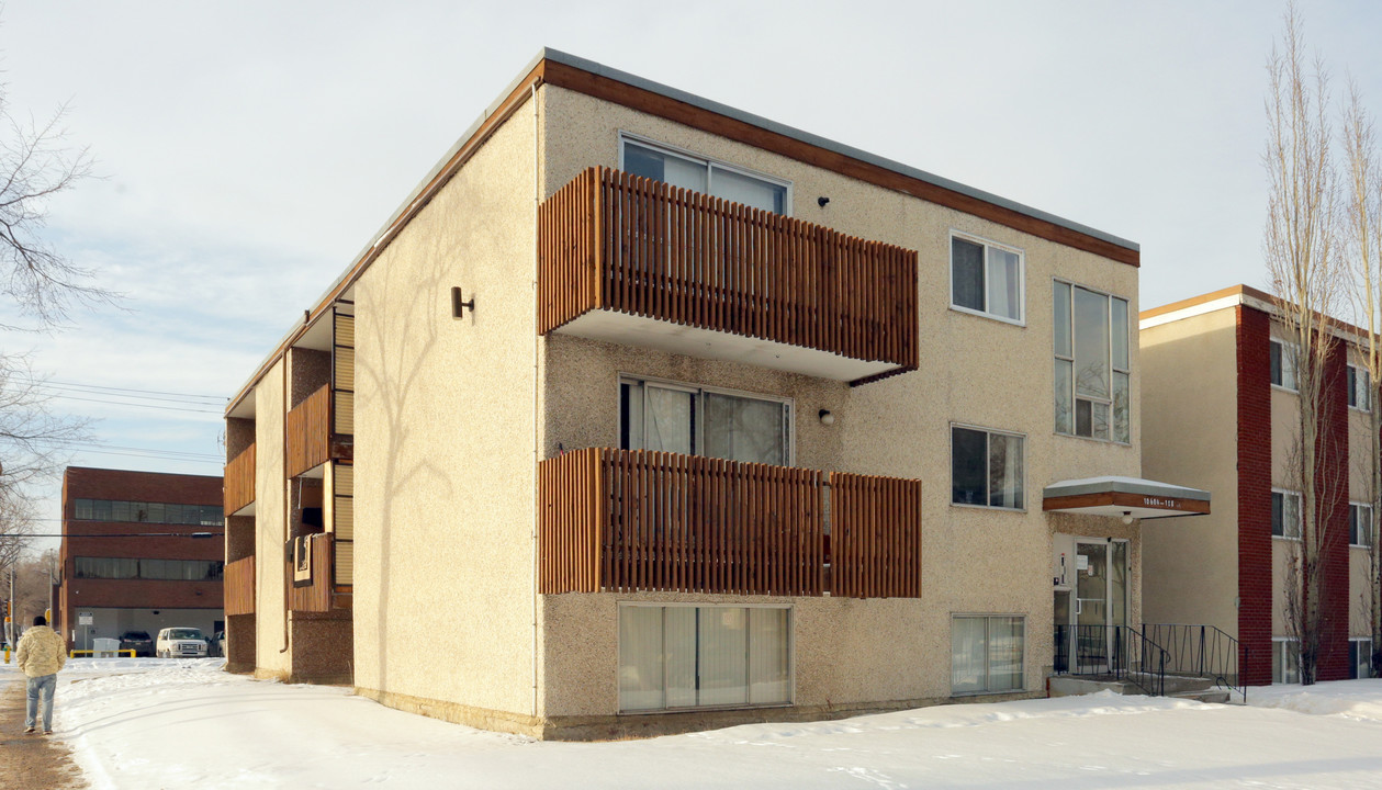 10604 108th St NW in Edmonton, AB - Building Photo