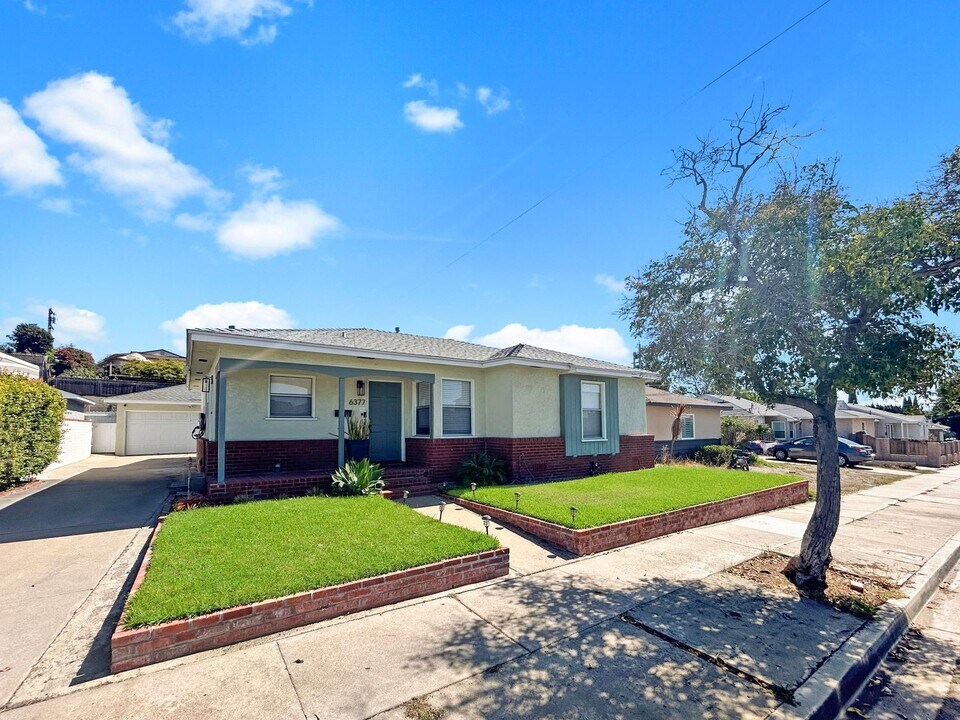 6377 Estrella Ave in San Diego, CA - Building Photo