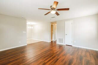 2834 Tanglewood Blvd in Orange Park, FL - Foto de edificio - Building Photo