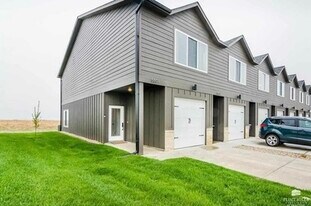 5801 Goheen Dr in Manhattan, KS - Building Photo