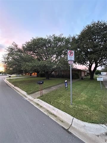 1302 Crescent St in Denton, TX - Building Photo
