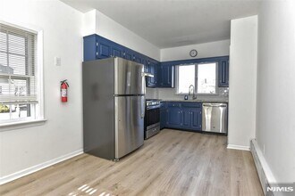 36 Zazzetti St in Waldwick, NJ - Building Photo - Building Photo