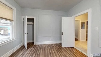 416-418-418 Leslie St in Newark, NJ - Building Photo