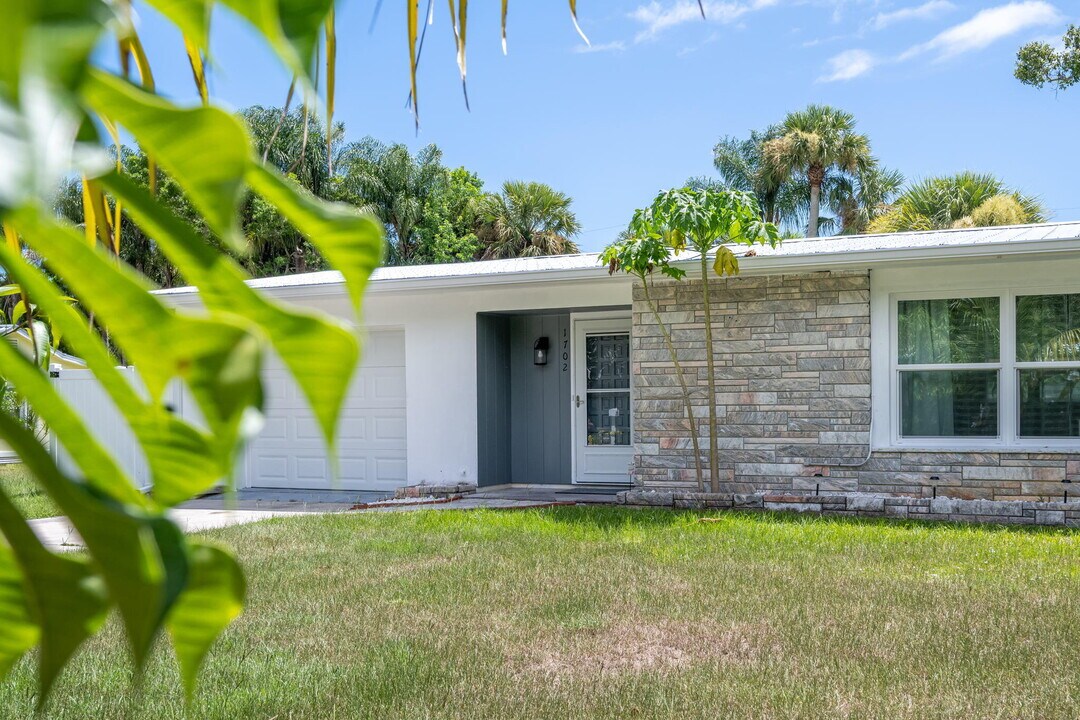 1702 25th Ave in Vero Beach, FL - Building Photo