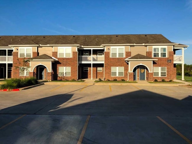 Cypress Place Apartments in Beaumont, TX - Building Photo - Building Photo