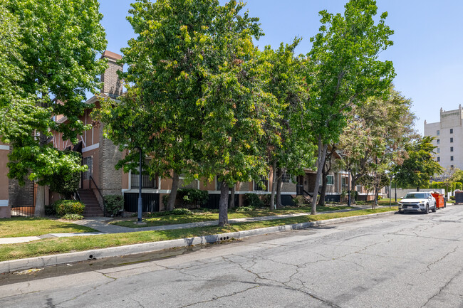 Acacia Village in Glendale, CA - Building Photo - Building Photo