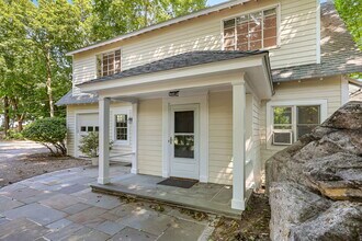 14 Grove Ln in Greenwich, CT - Building Photo - Building Photo