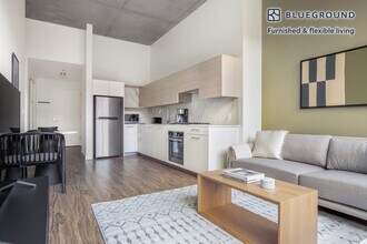 165 North Des Plaines Street-SI FL3-ID750 in Chicago, IL - Foto de edificio - Building Photo