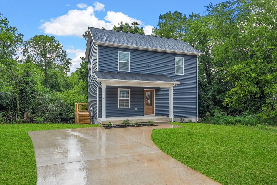 1217 Dodd St in Clarksville, TN - Building Photo
