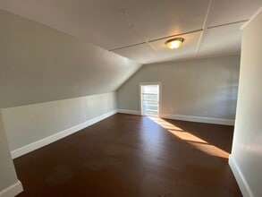 28 Newbury St, Unit 28NewburyStUnit3 in Auburn, ME - Building Photo - Building Photo