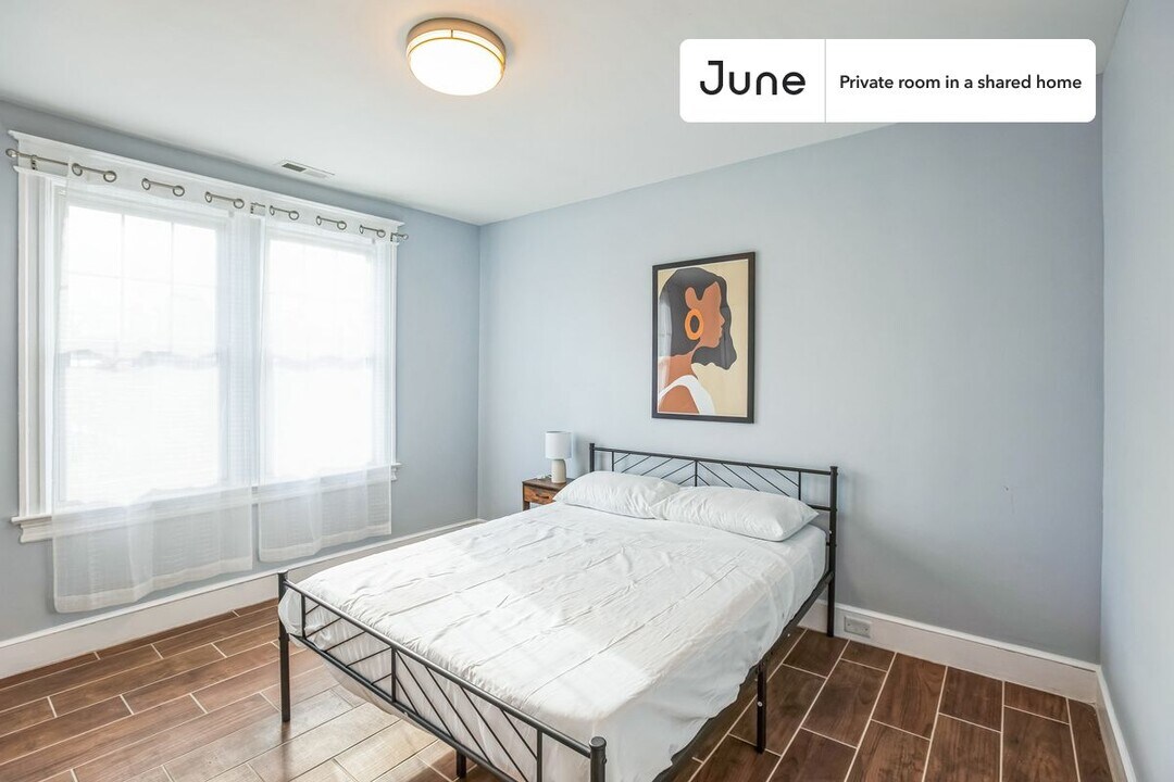 Private bedroom in 7 bed/6 bath Home in Washington, DC - Building Photo