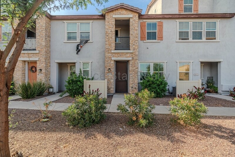 5815 S 23rd Way in Phoenix, AZ - Building Photo