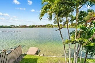 769 NE 195th St in North Miami Beach, FL - Building Photo - Building Photo