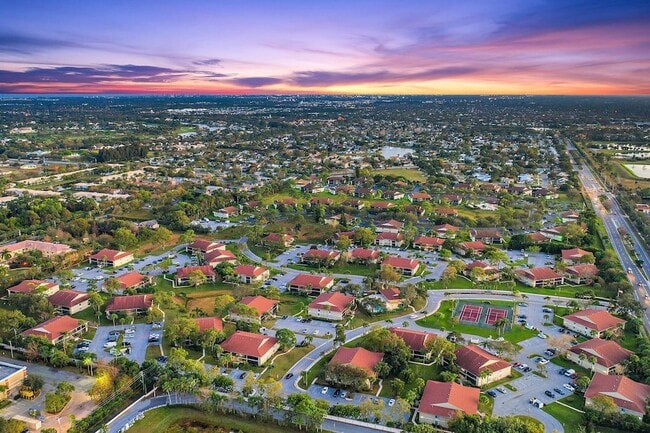 6532 Chasewood Dr, Unit F in Jupiter, FL - Foto de edificio - Building Photo