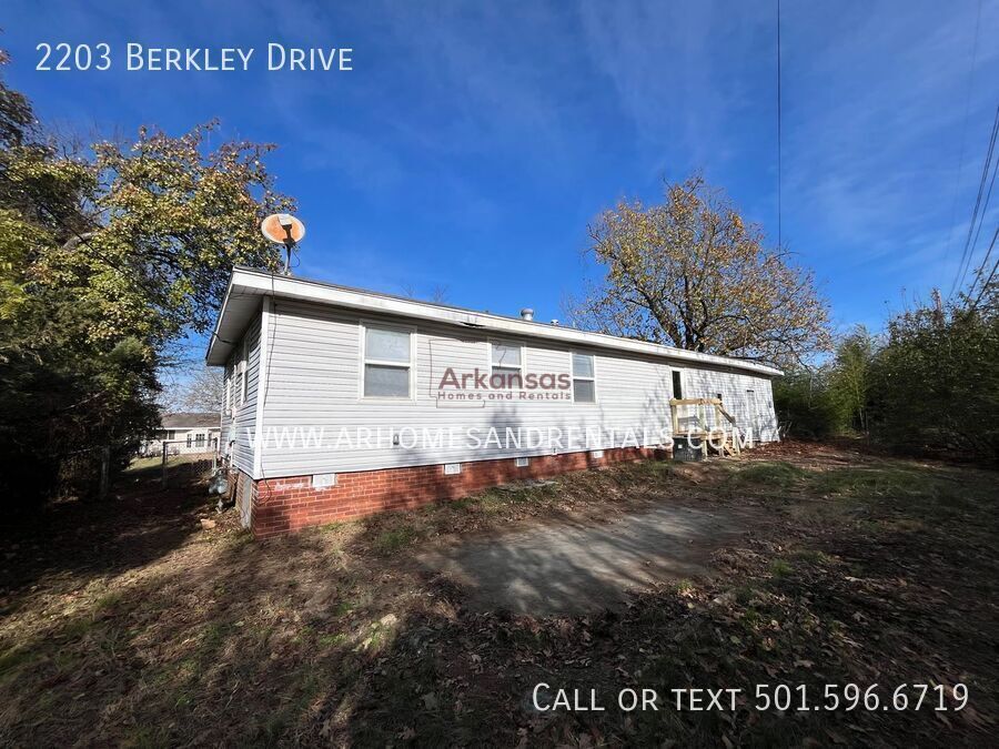2203 N Berkley Dr in North Little Rock, AR - Building Photo
