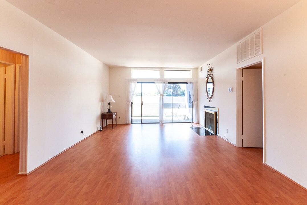 729 S Hobart Blvd in Los Angeles, CA - Building Photo