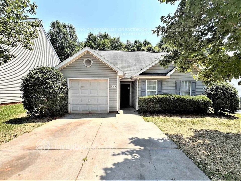 9340 Dewey Dr in Charlotte, NC - Building Photo