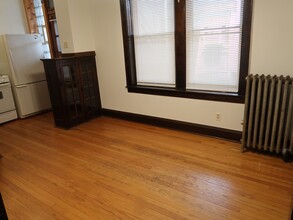 3544 N Meade Ave, Unit 1st floor in Chicago, IL - Foto de edificio - Building Photo