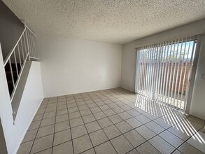 38729 11th St E in Palmdale, CA - Building Photo - Building Photo
