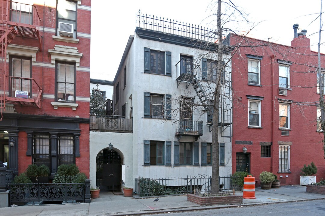 93 Perry St in New York, NY - Building Photo