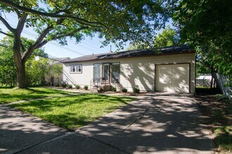 2420 N Circle Dr in Ann Arbor, MI - Building Photo - Building Photo