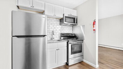 17020 Raupp Rd in Melvindale, MI - Building Photo - Building Photo