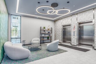 Bloom Monona Apartments in Monona, WI - Foto de edificio - Lobby