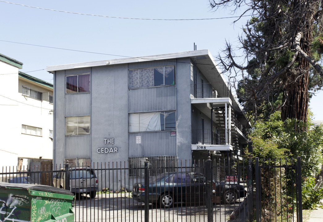 The Cedar Apartments in Oakland, CA - Foto de edificio