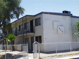 505 Calcaterra Cir in Las Vegas, NV - Building Photo