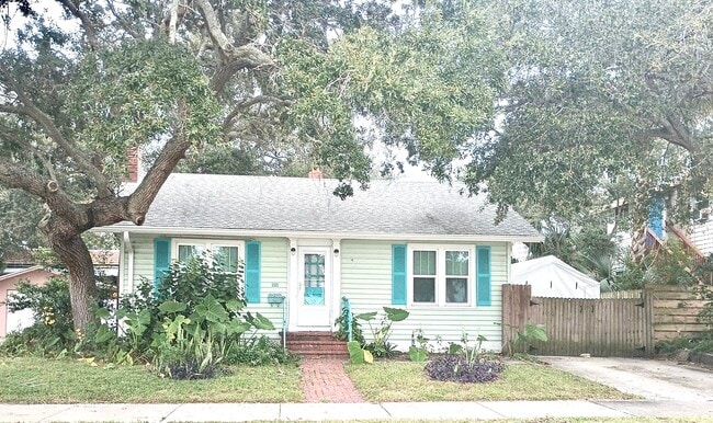 property at 410 N Oleander Ave