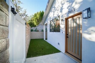 7663 Maestro Ave in Los Angeles, CA - Building Photo