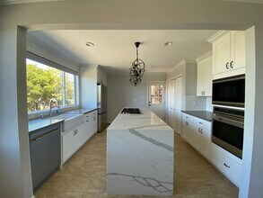 161 El Bonito Way in Millbrae, CA - Foto de edificio - Building Photo