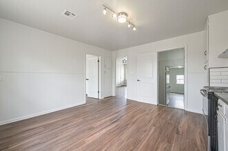 727 NW 97th St in Oklahoma City, OK - Building Photo - Building Photo