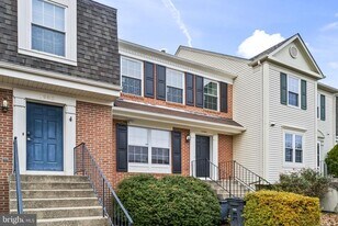 1989 Bowline Loop in Woodbridge, VA - Building Photo