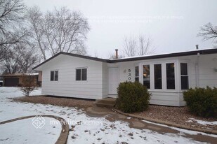 5300 81st Ave N in Minneapolis, MN - Building Photo