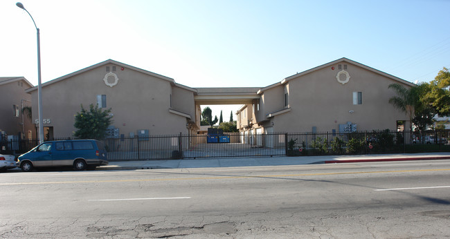 5955 Hooper Ave in Los Angeles, CA - Foto de edificio - Building Photo