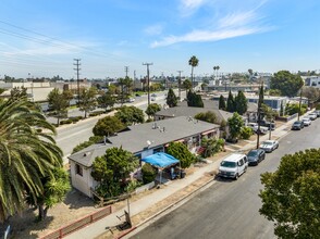 4817 St Charles Pl in Los Angeles, CA - Building Photo - Building Photo