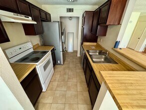 8417 Sands Point Dr in Houston, TX - Building Photo - Building Photo