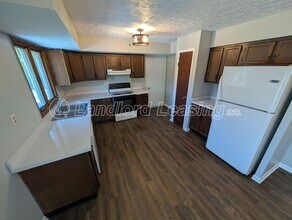 44570 OH-303 in Wellington, OH - Building Photo - Building Photo