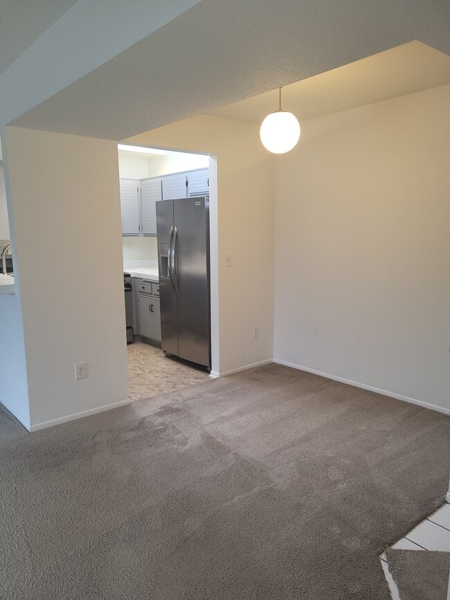 24143 Del Monte Dr, Unit 278 in Santa Clarita, CA - Building Photo - Building Photo