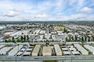 New England Manor in Long Beach, CA - Building Photo - Building Photo