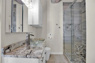 221 W Lancaster Ave, Unit Unit 3005 in Fort Worth, TX - Building Photo - Building Photo